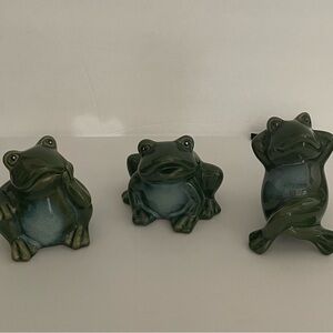 Vintage Ceramic Frog Figurine Set - Green